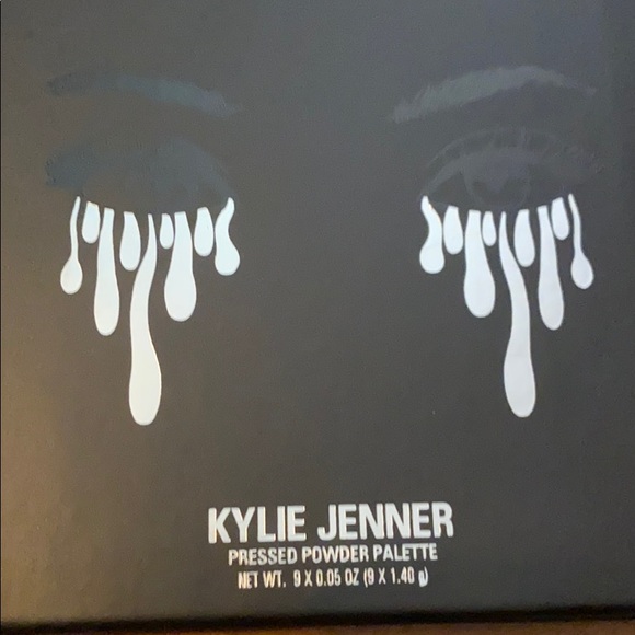 The Burgundy Palette - Picture 6 of 8